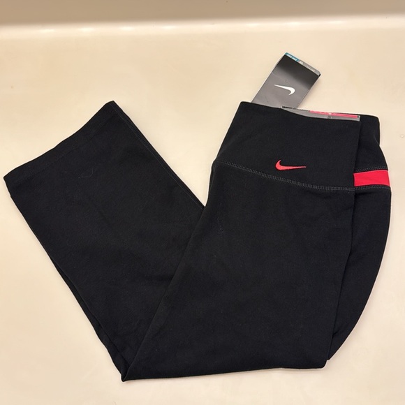 Nike Women’s Capri Yoga Pants - Picture 7 of 7